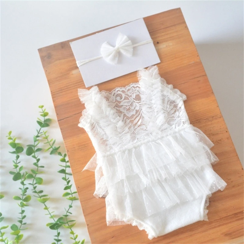 Pelele de encaje para niña con diadema y sesión fotográfica estudio - imagen 4