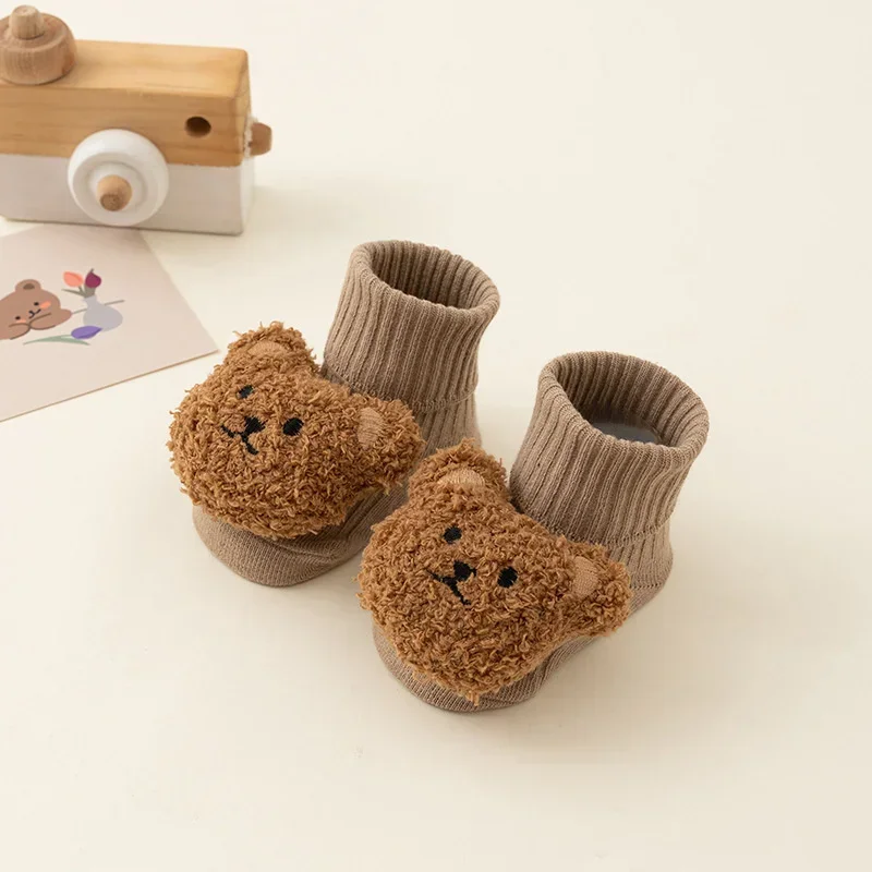 Calcetines antideslizantes para bebé con oso - algodón suave - imagen 4