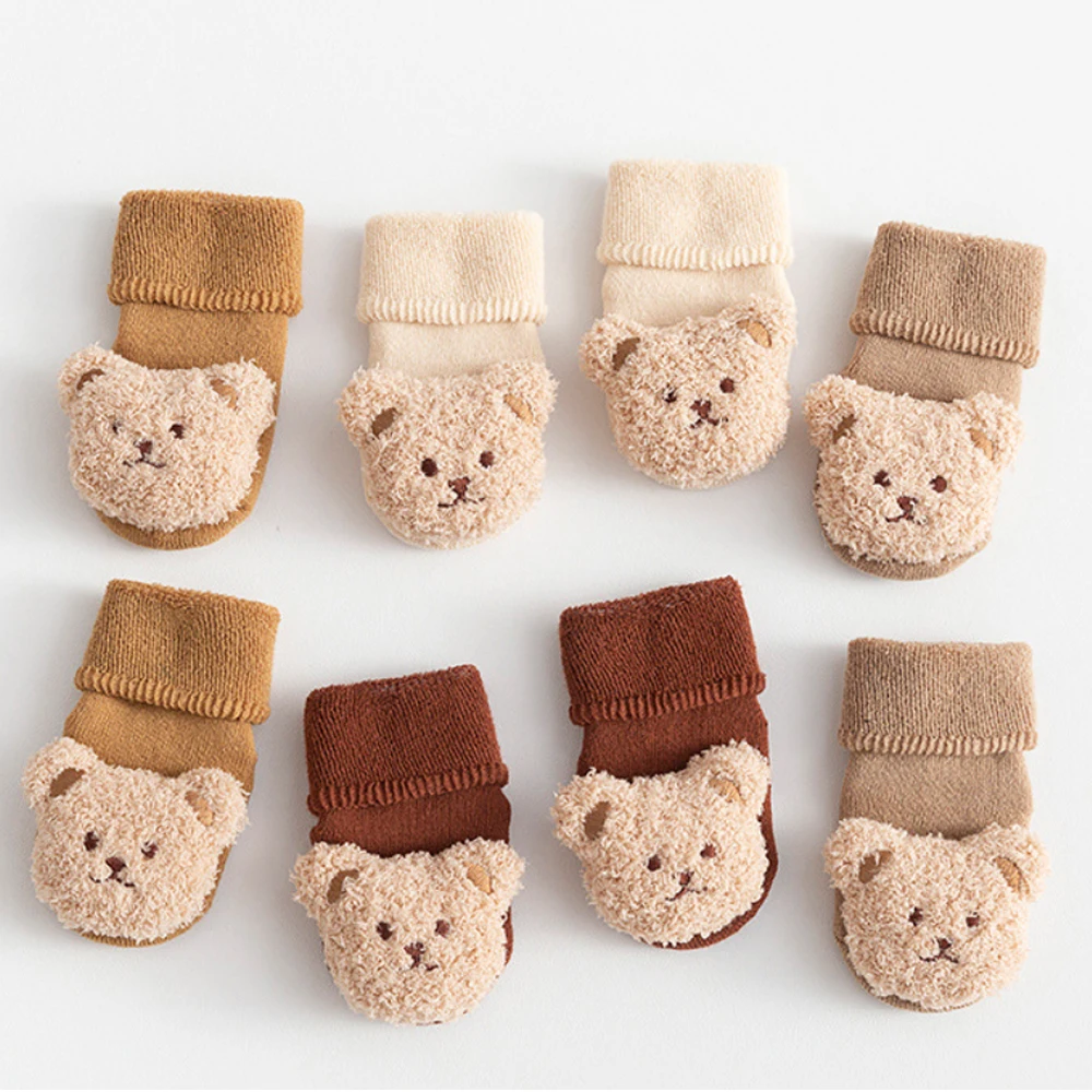 Calcetines de invierno bebé de algodón grueso con oso antideslizante - imagen 4