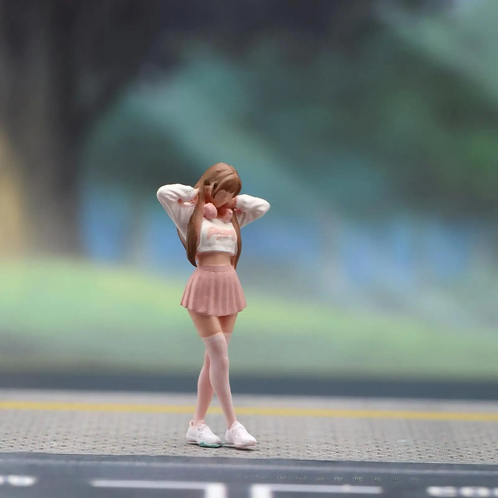 Figura de niña en miniatura de resina para diorama y manualidades - imagen 2