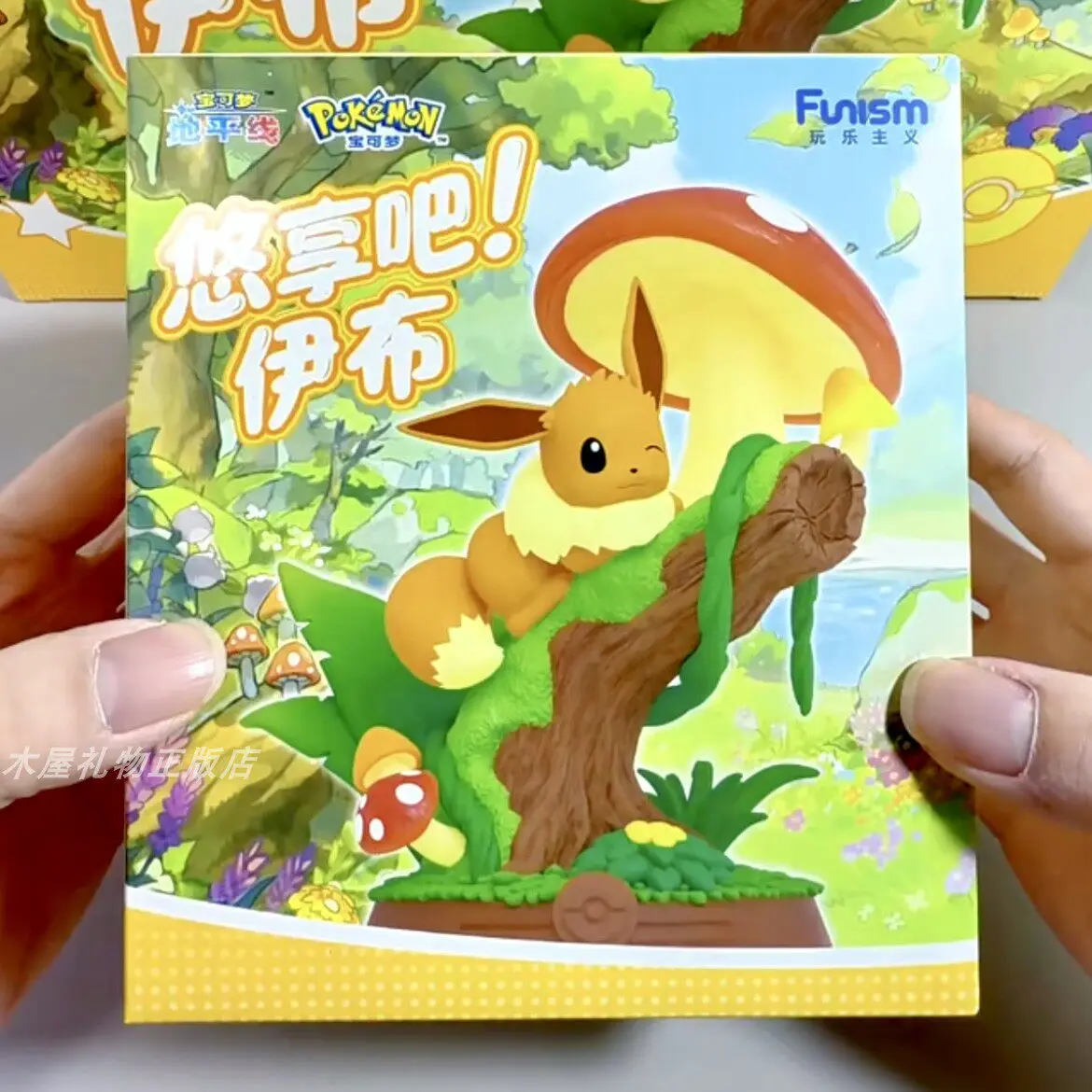 Figura Eeveelution en caja transparente