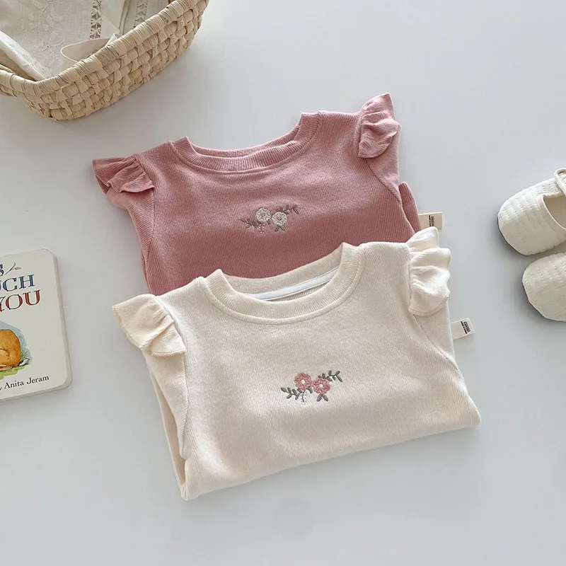 Camiseta bordada manga campana para niña – Algodón suave