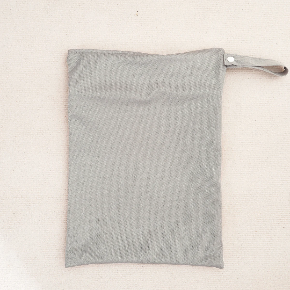 Bolsa Elinfant plegada en mochila