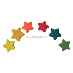 Adornos con corazones y estrellas para sesión de recién nacido