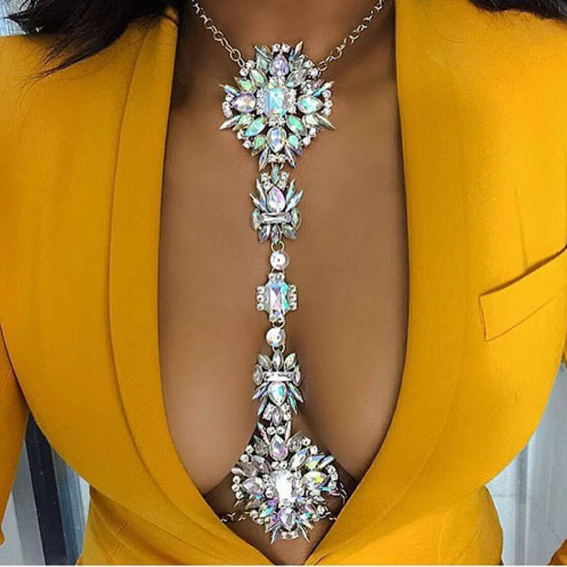 Collar bohemio para embarazada con pedrería brillante