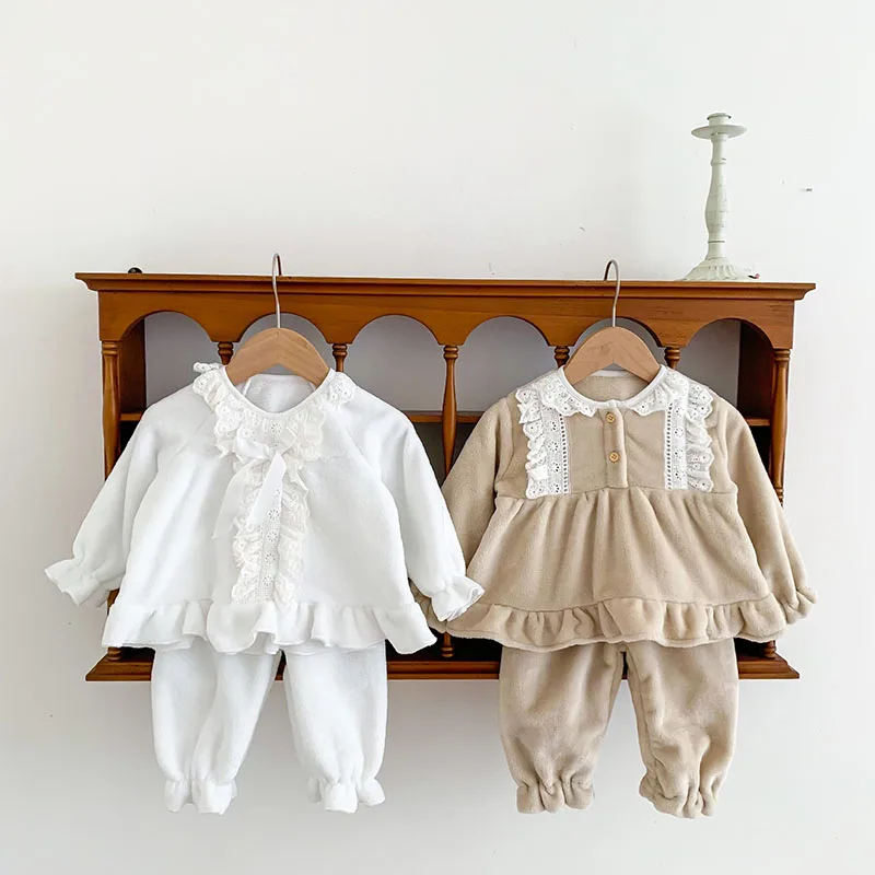 Conjunto de pijama bebé frontal