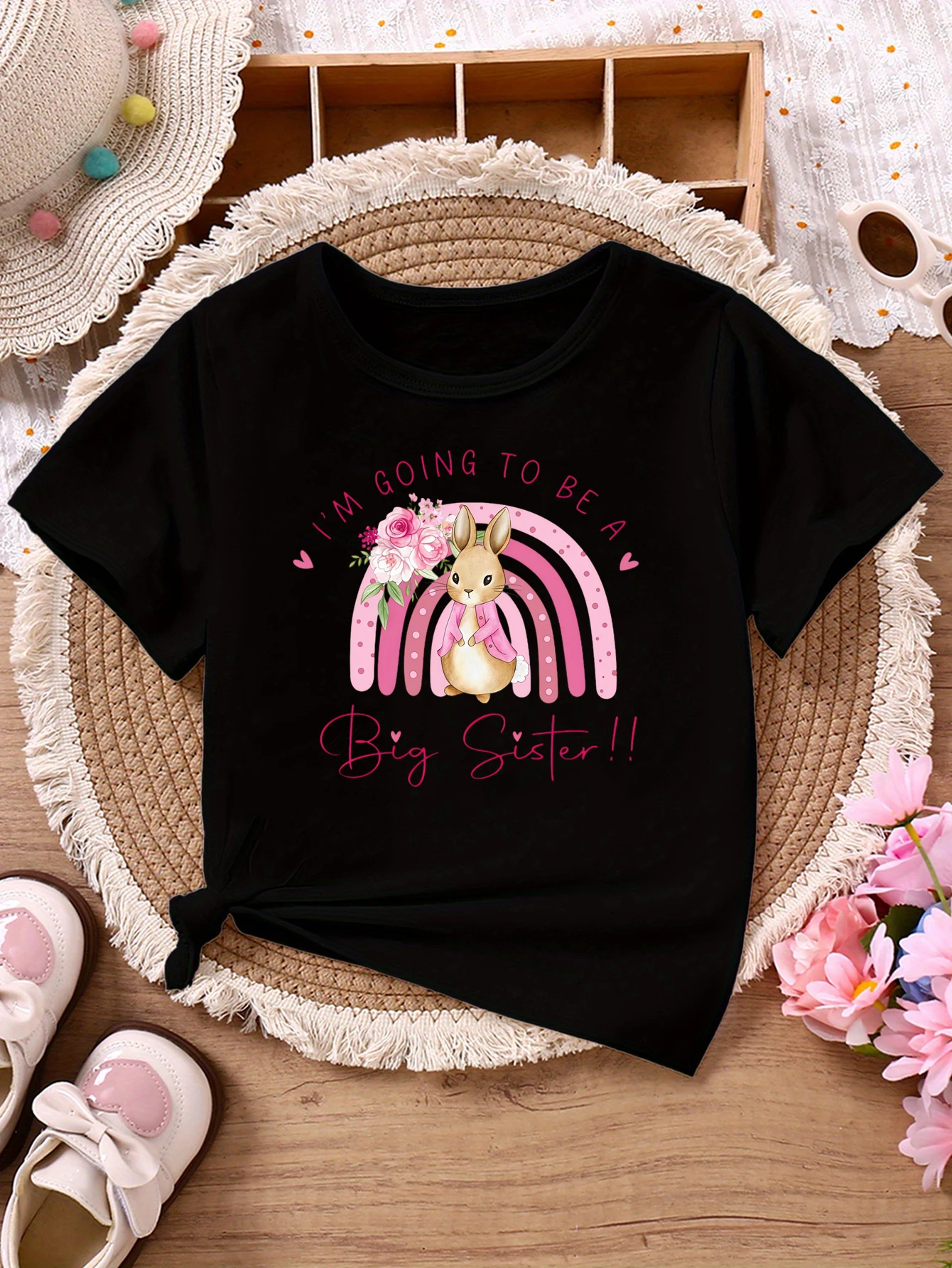 Camiseta niña con conejitos y flores arcoíris, manga corta algodón - imagen 2