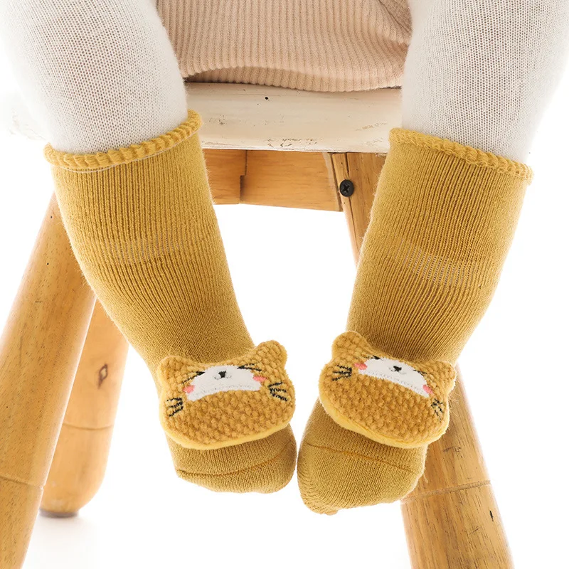Calcetines de algodón antideslizantes para bebé – Estilo animal print - imagen 2