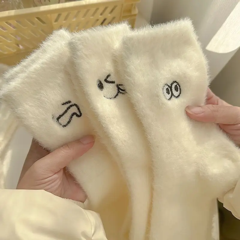 Calcetines cálidos de felpa para niña – Diseño divertido invierno - imagen 4