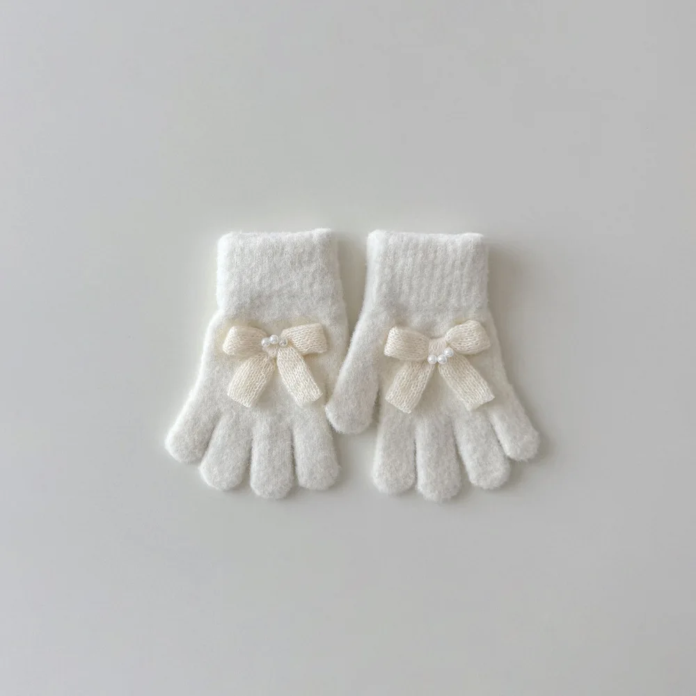 Guantes coreanos estilo coreano en uso