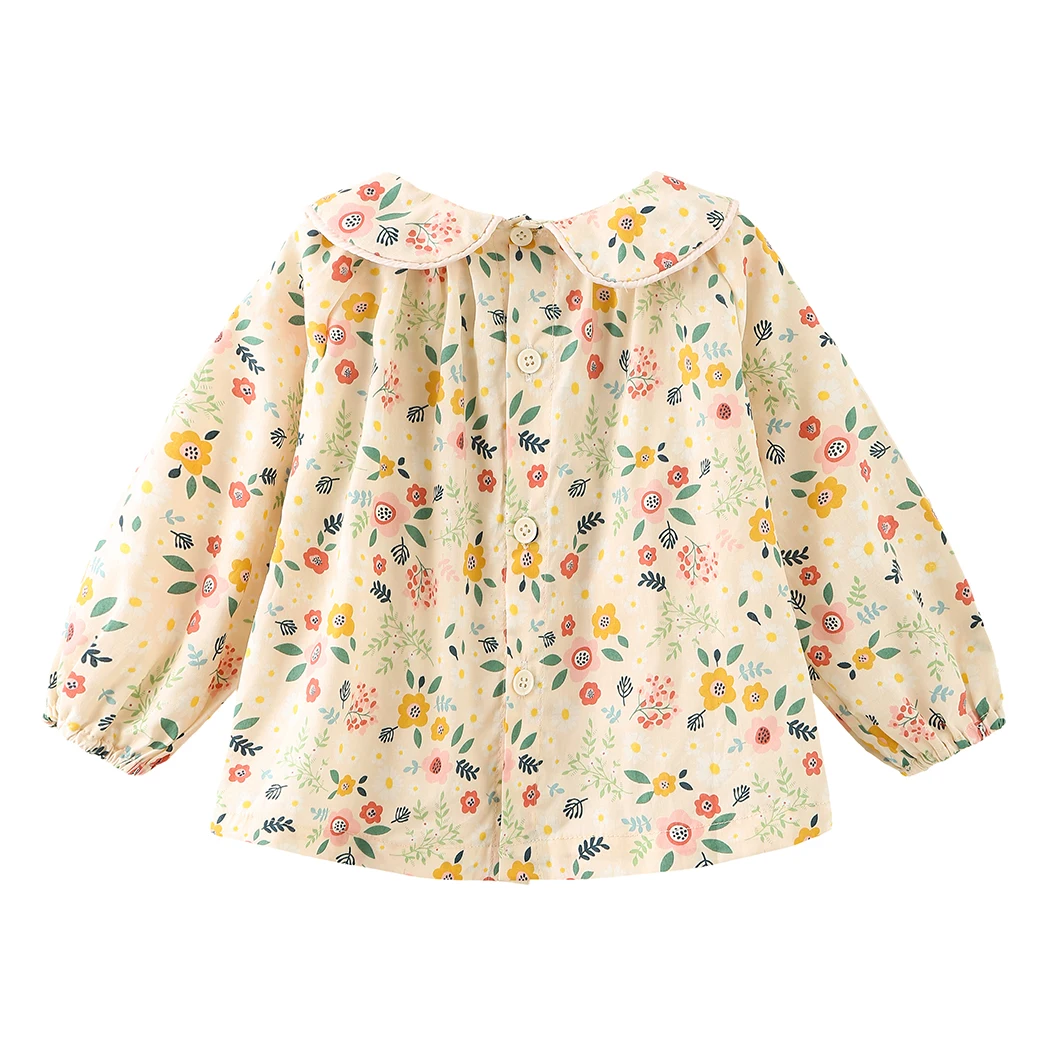 Detalle del estampado floral y el cuello