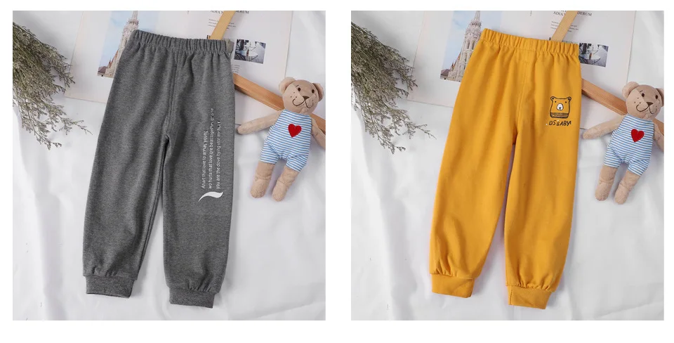 Detalle de etiqueta de cuidado del pantalón Tsaujia