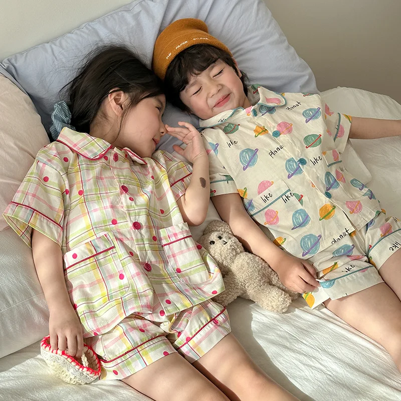 Pijama infantil verano estampado planetario para niños - imagen 3