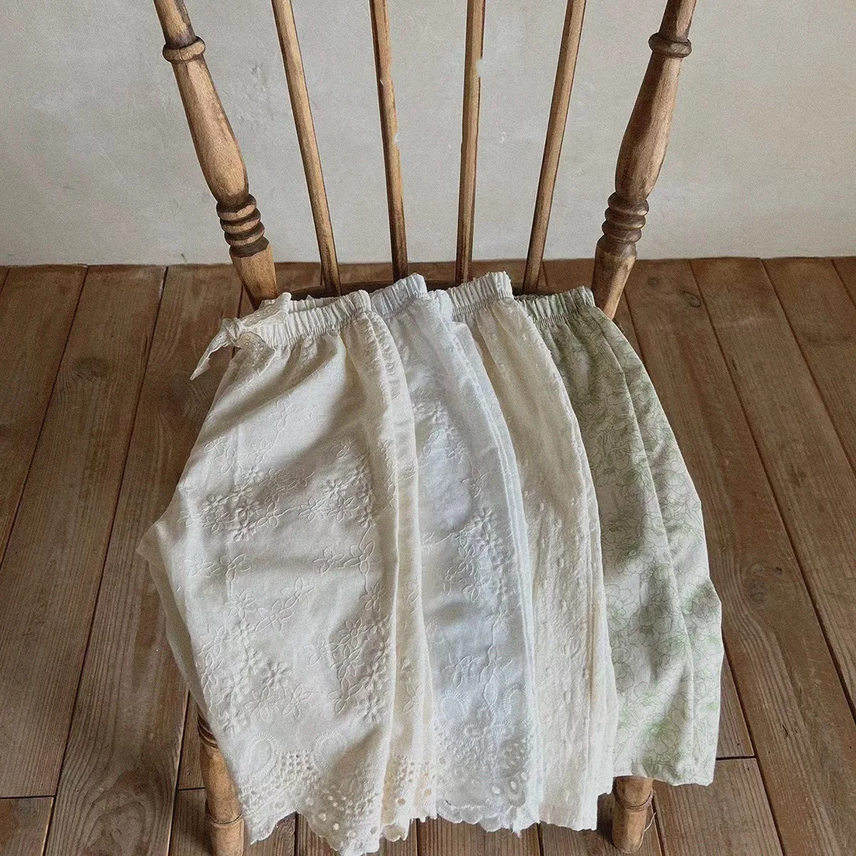 MILANCEL Pantalones de bebé con encaje floral para primavera