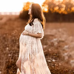 Vestido de embarazo maxi de tul transparente bordado fuera del hombro