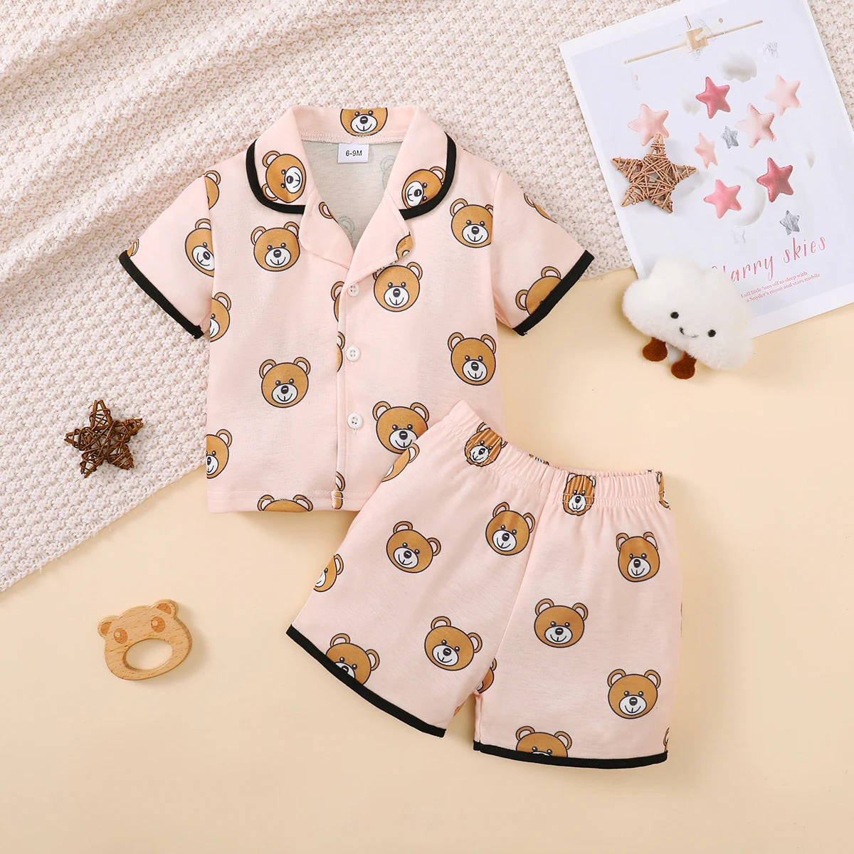 Top con estampado de dibujos animados y pantalones cortos