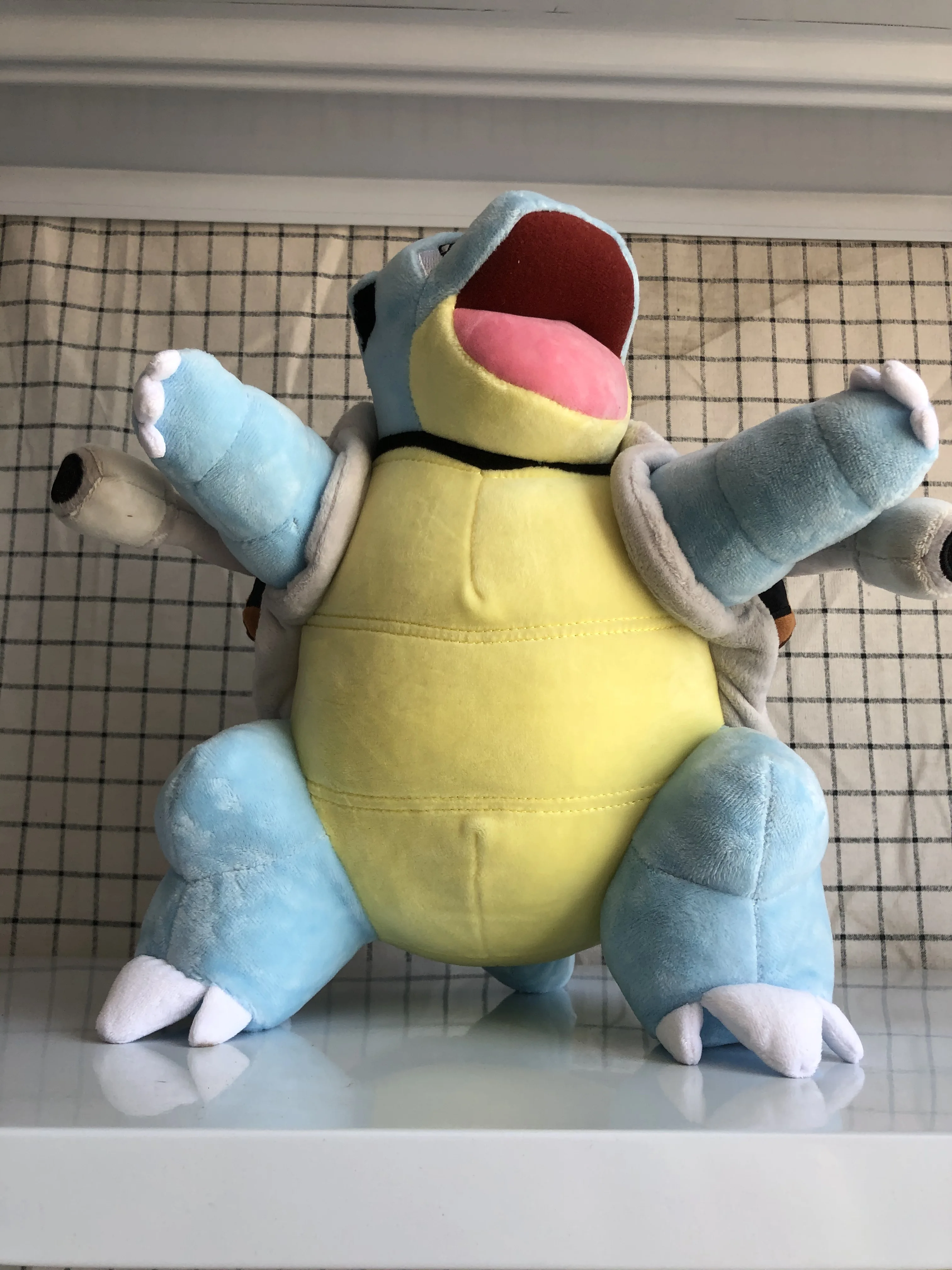 Pikachu y estilo kawaii en peluche