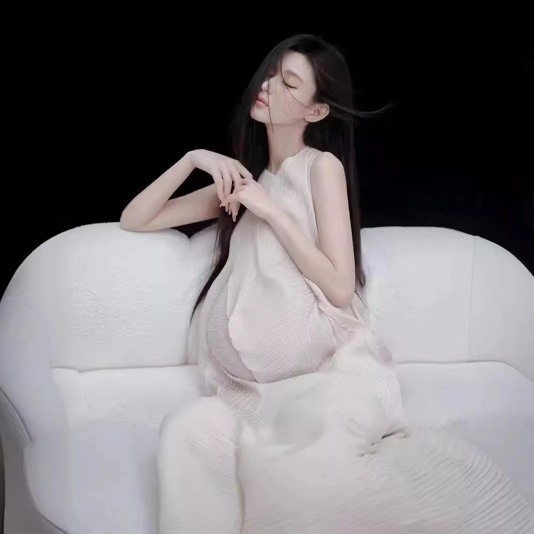 Vestido premamá blanco elegante para sesión de fotos - imagen 2