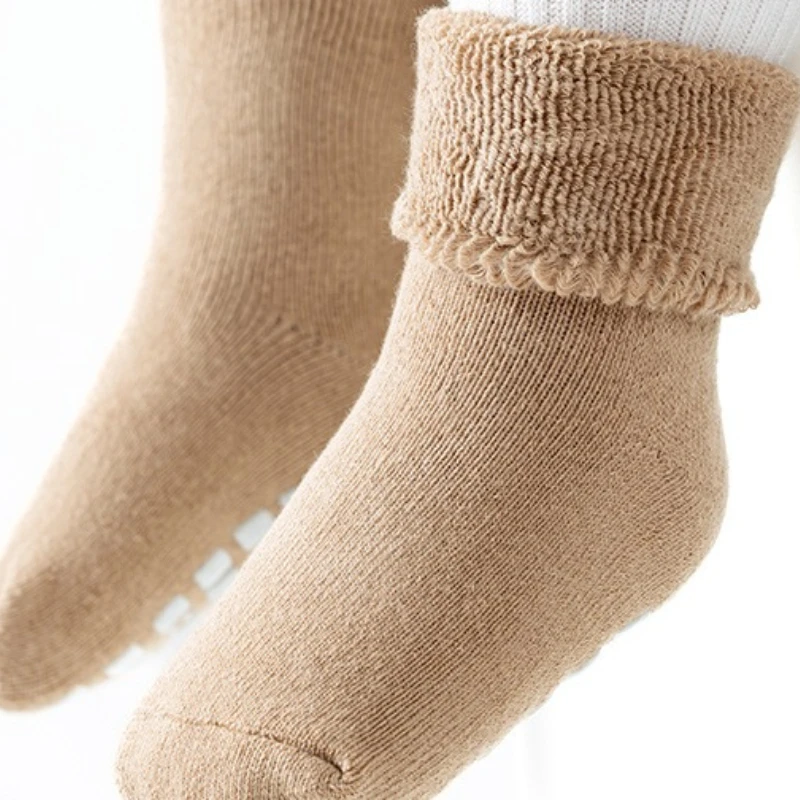 Calcetines de suelo antideslizantes de felpa polar para bebé - imagen 5