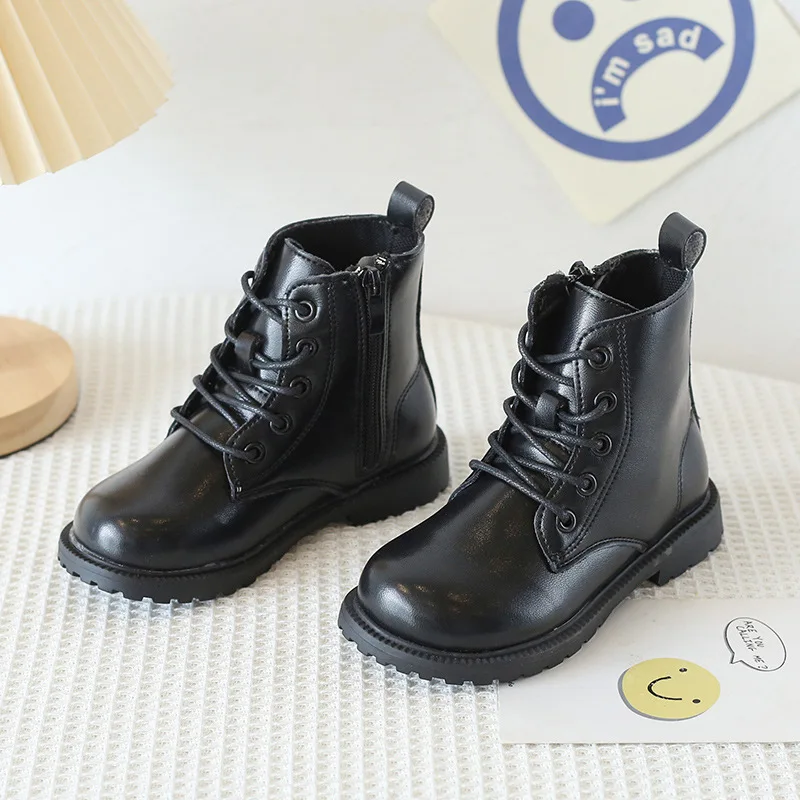 Botas infantiles en tonos marrones