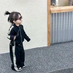 Conjunto a rayas niña: camiseta manga larga y pantalón