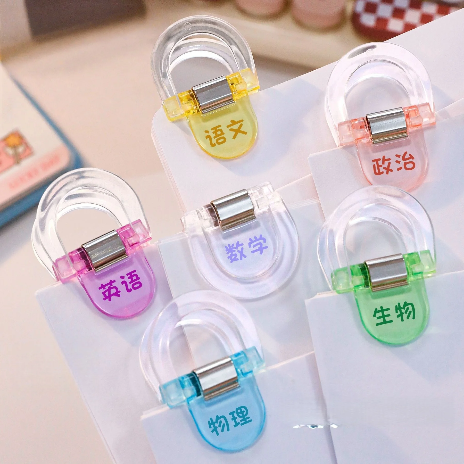 Clip transparente multicolor para sujetar y organizar hojas