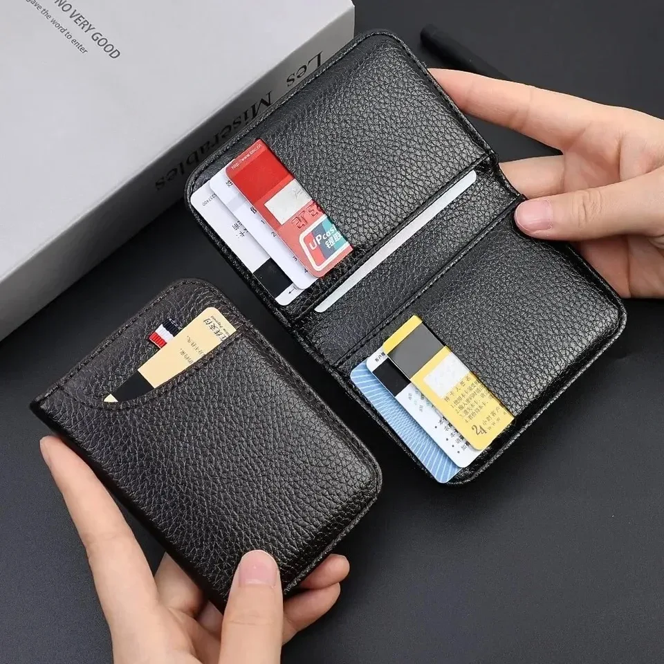 Cartera compacta en mano