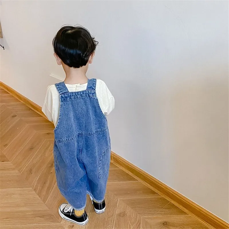 Pantalones vaqueros con tirantes para niño - imagen 3