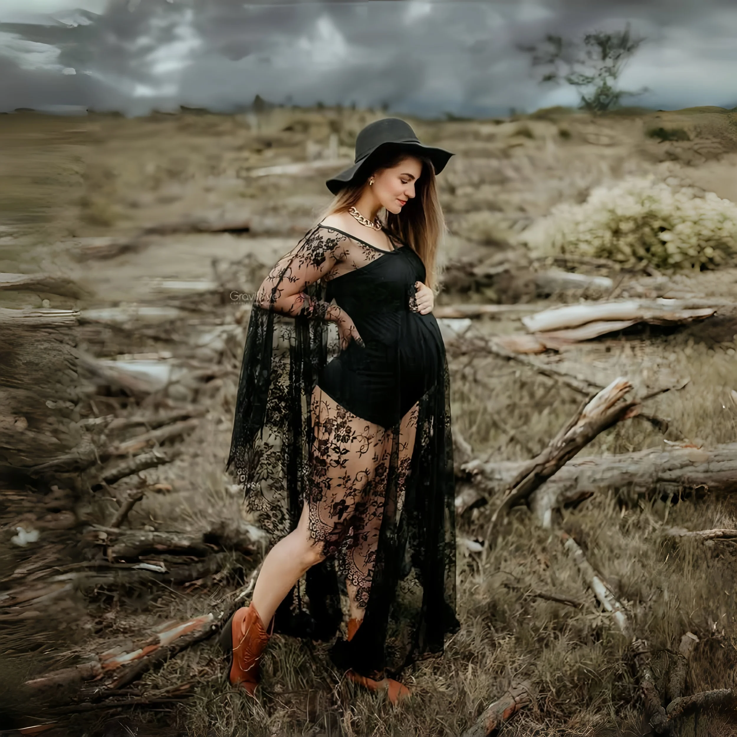 Vestido de maternidad con encaje y capa para sesión de fotos