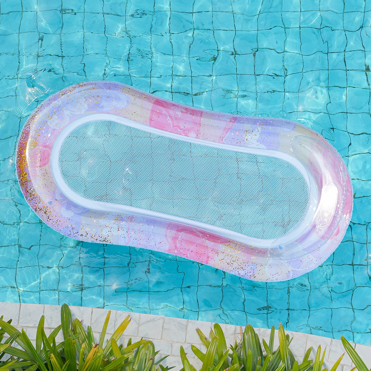 Hamaca hinchable de colores para relajación acuática de verano - imagen 3