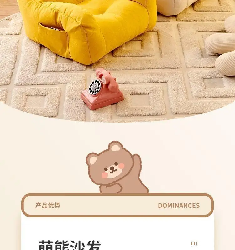 Niño jugando en el sillón