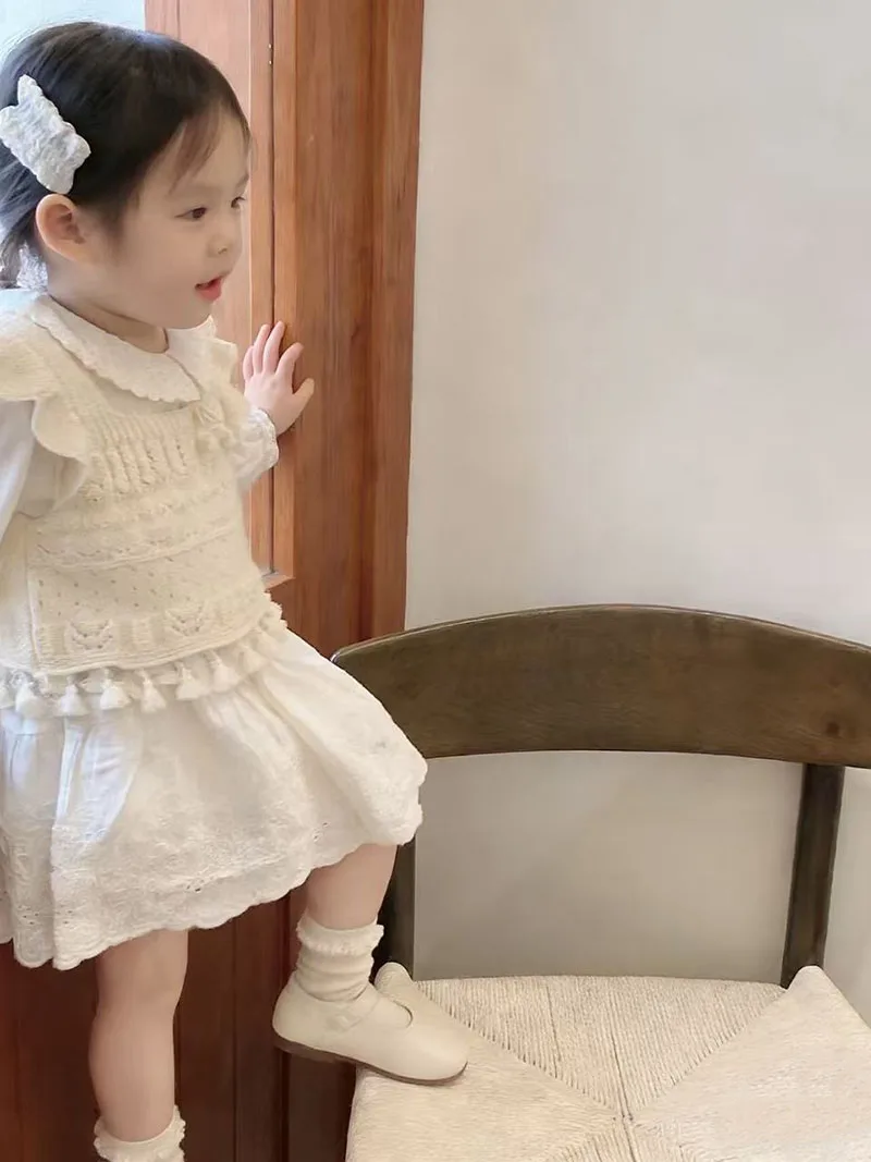 Chaleco de punto calado con borlas para niña, sin mangas - imagen 2