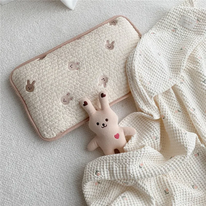 Almohada para bebé con dibujos – Accesorio de cuna recién nacido - imagen 2