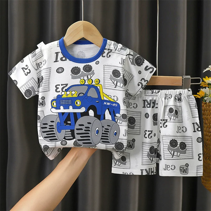 Top con estampado de dibujos animados y pantalón corto a juego