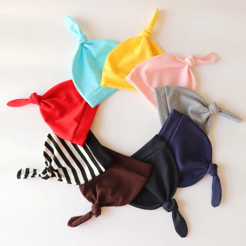 Gorro bebé a rayas ajustable de algodón suave con nudo