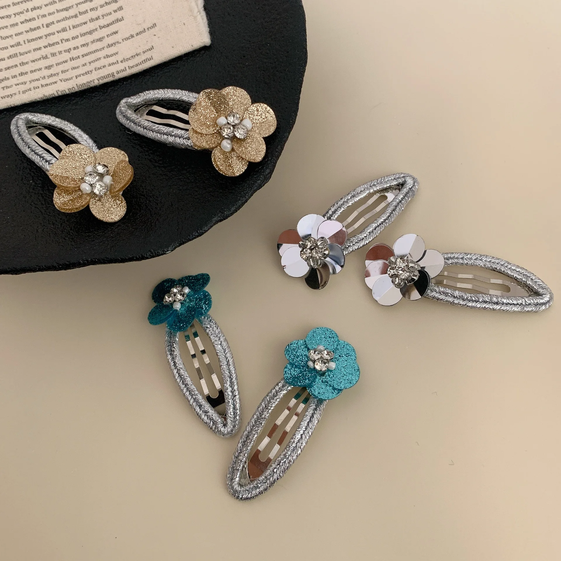 Clips para el pelo BB laterales de niñas con flor en lentejuelas