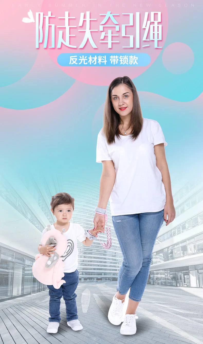 Niña caminando con arnés de seguridad infantil reflectante