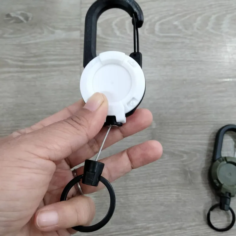 Llavero retráctil resistente para niños – Carrete de insignia - imagen 4