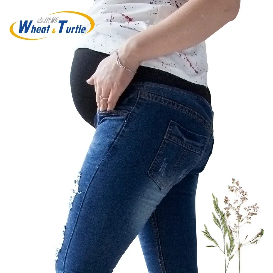 Jeans de maternidad de algodón con agujeros y bolsillos a contraste - imagen 3