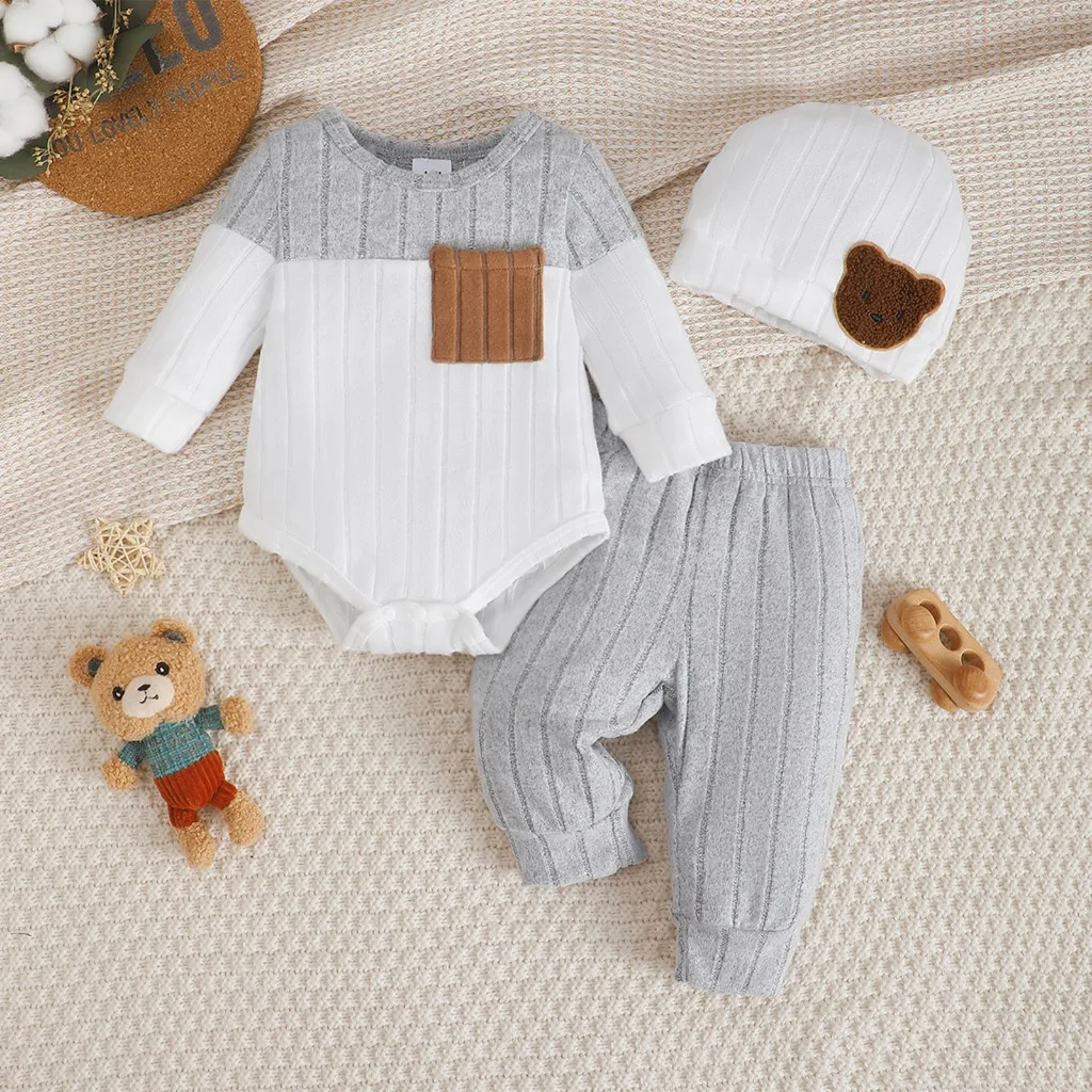 Conjunto recién nacido con mono de manga larga, pantalón y gorro - imagen 5