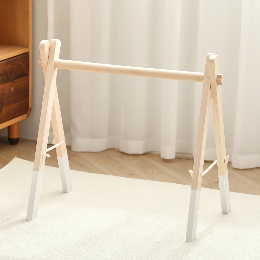 Gimnasio plegable de madera para bebé con juguetes colgantes