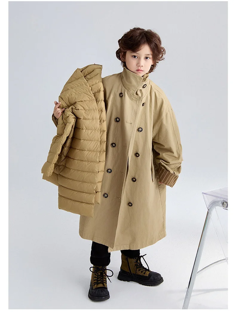 Abrigo de invierno infantil con diseño abotonado