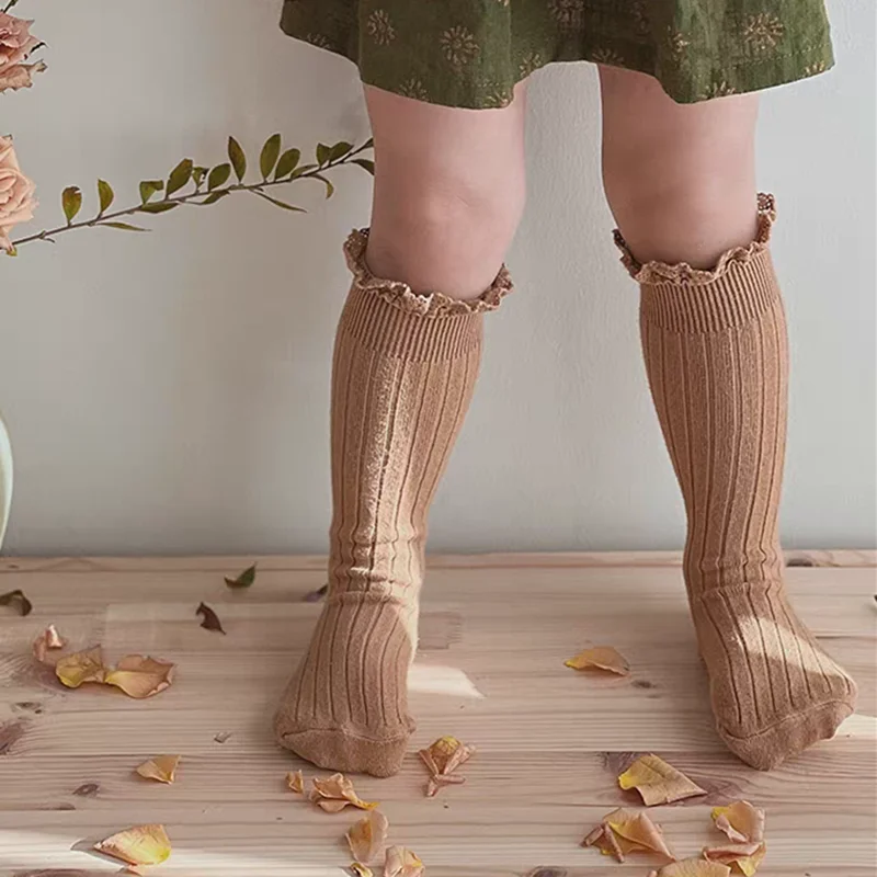Calcetines altos de algodón con volantes y flores para niñas 0-8 - imagen 3