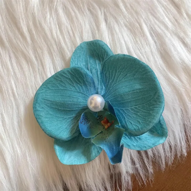 Adorno tipo orquídea y perlas