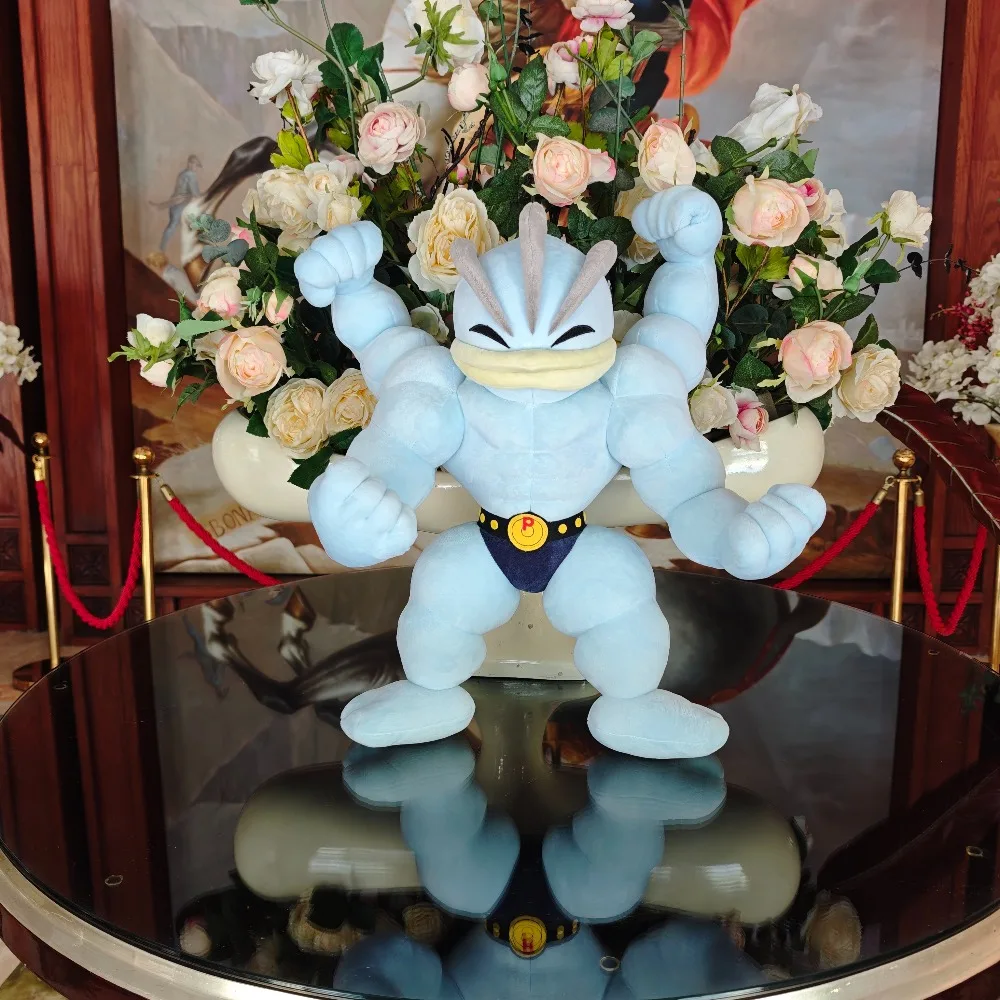 Machamp en versión peluche, textura y volumen