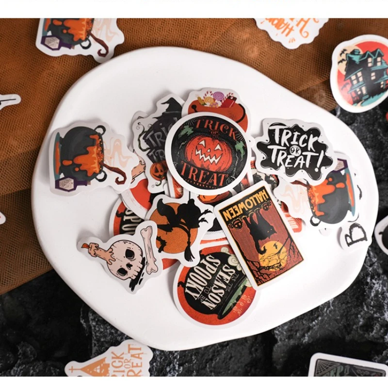 Caja manualidades Halloween niños con pegatinas graffiti y calcomanías