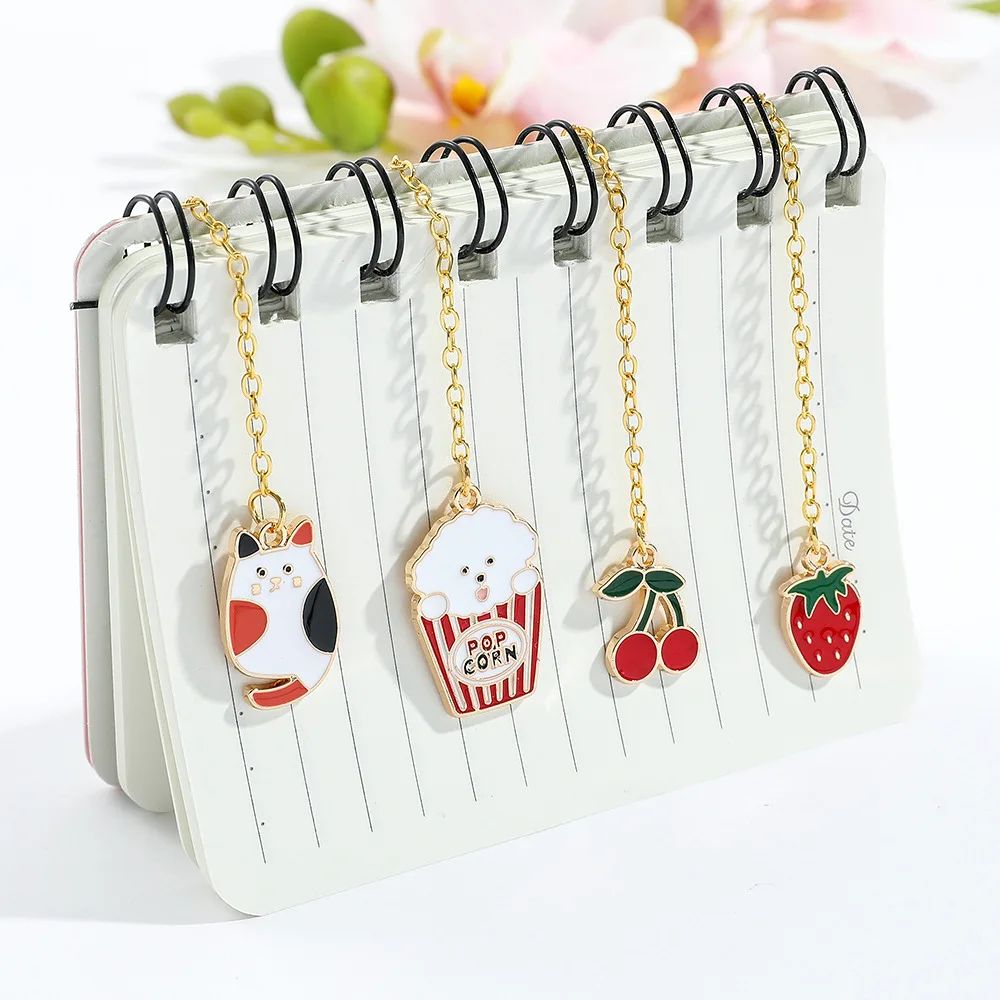 Marcadores de metal con motivos de gatos, perros y frutas