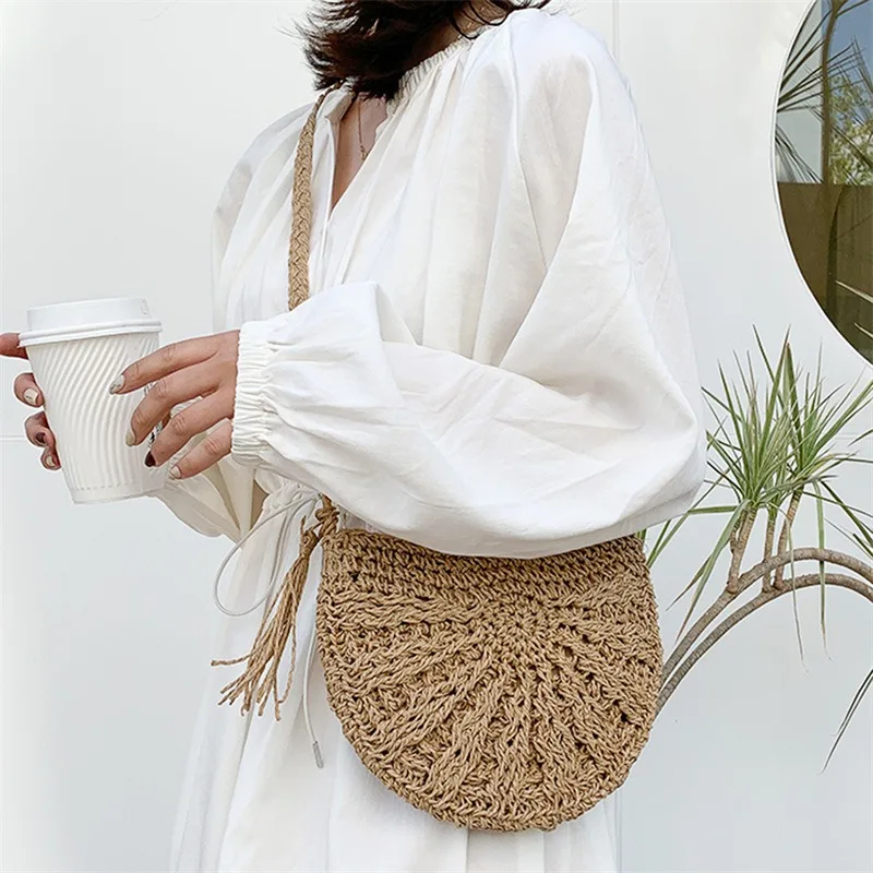 Bolso bandolera de paja semicircular ratán tejido a mano para playa