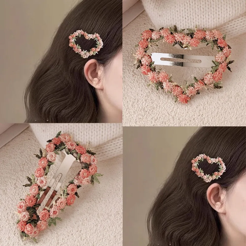 Pinzas laterales con forma de corazón y bordado floral