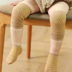 Rodilleras antideslizantes para bebé con calcetines de seguridad